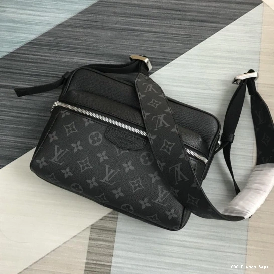 AAA Pruses Bags VUITTON OUTDOOR LOUIS MESSENGER 0804